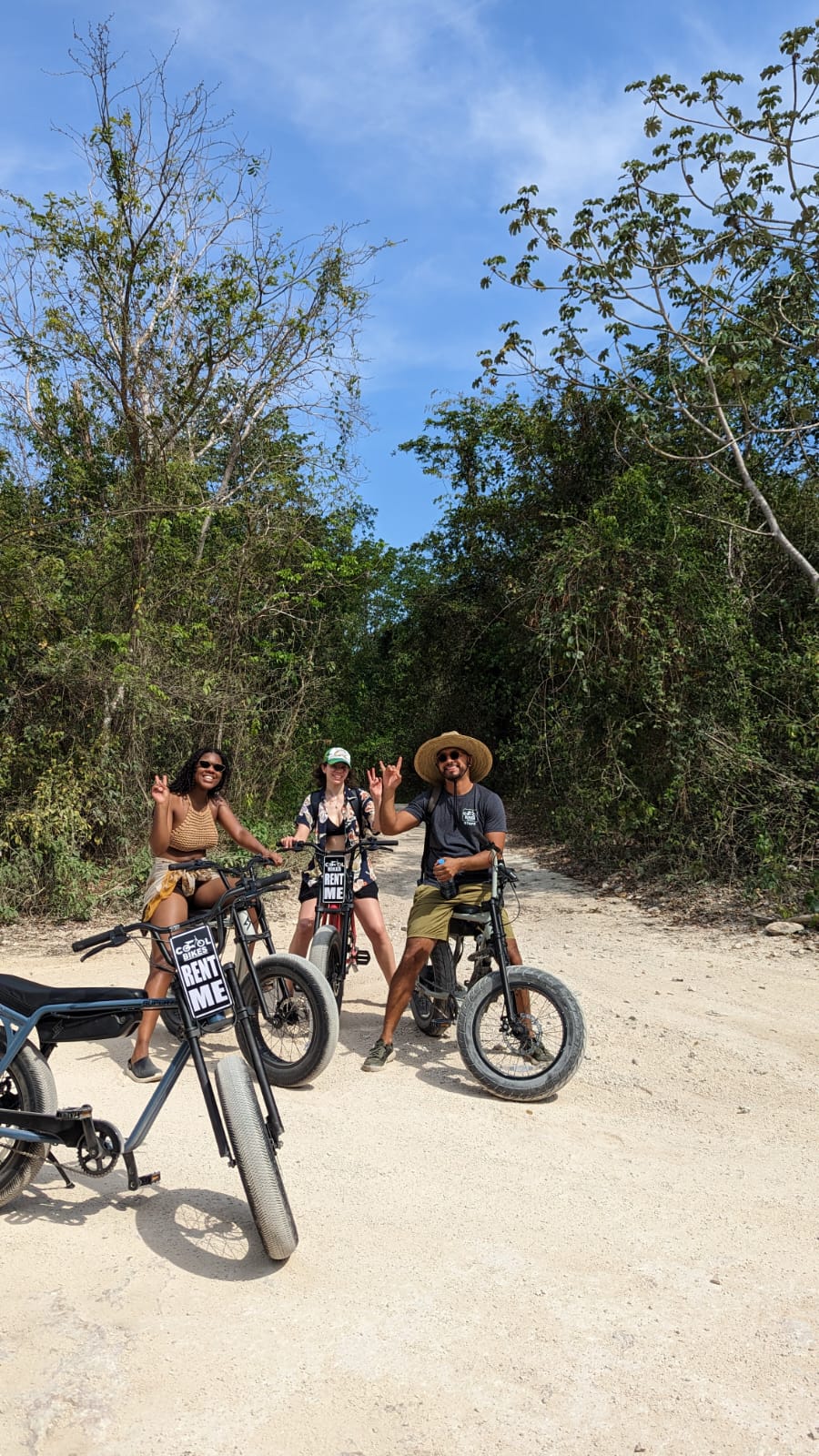 Road to el cenote in middle on the jungle